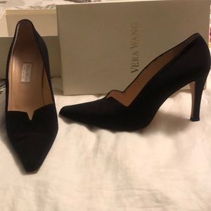 Black Vera Wang 4 inch pump, gently used
